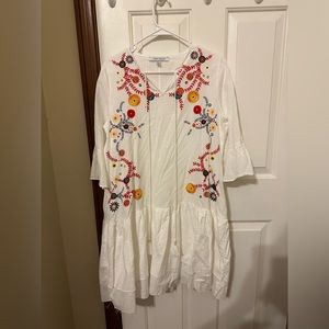 White dress with simple beautiful mode